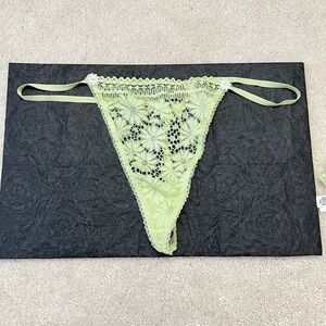 Victoria’s Secret Sexy Green Daisies Lace Cotton V String Thong Panties Large L